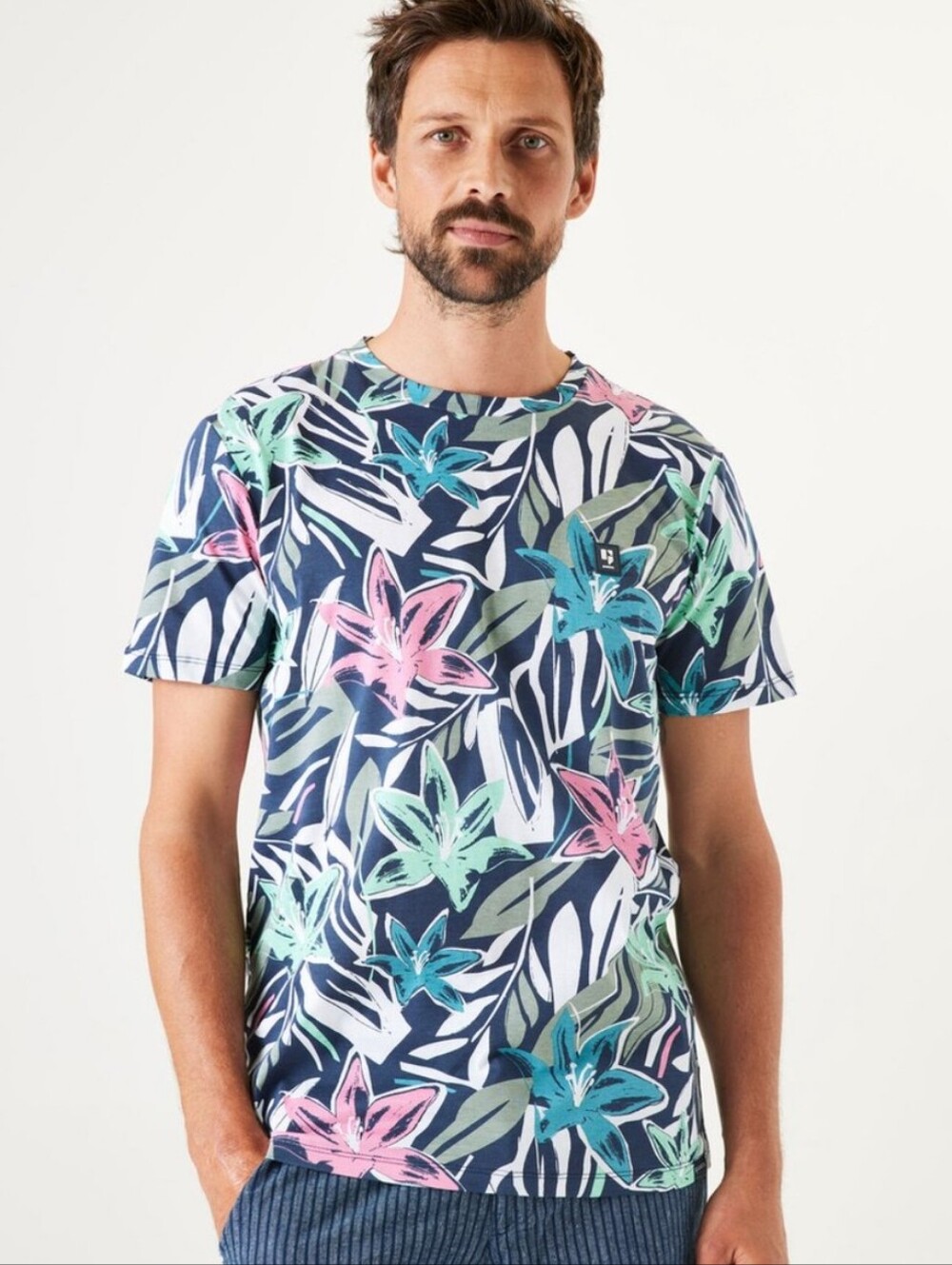 NWT Garcia Navy Tropical Floral Short Sleeve T-Shirt